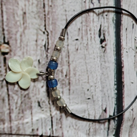 Flower beaded necklace - Picture 2 of 3